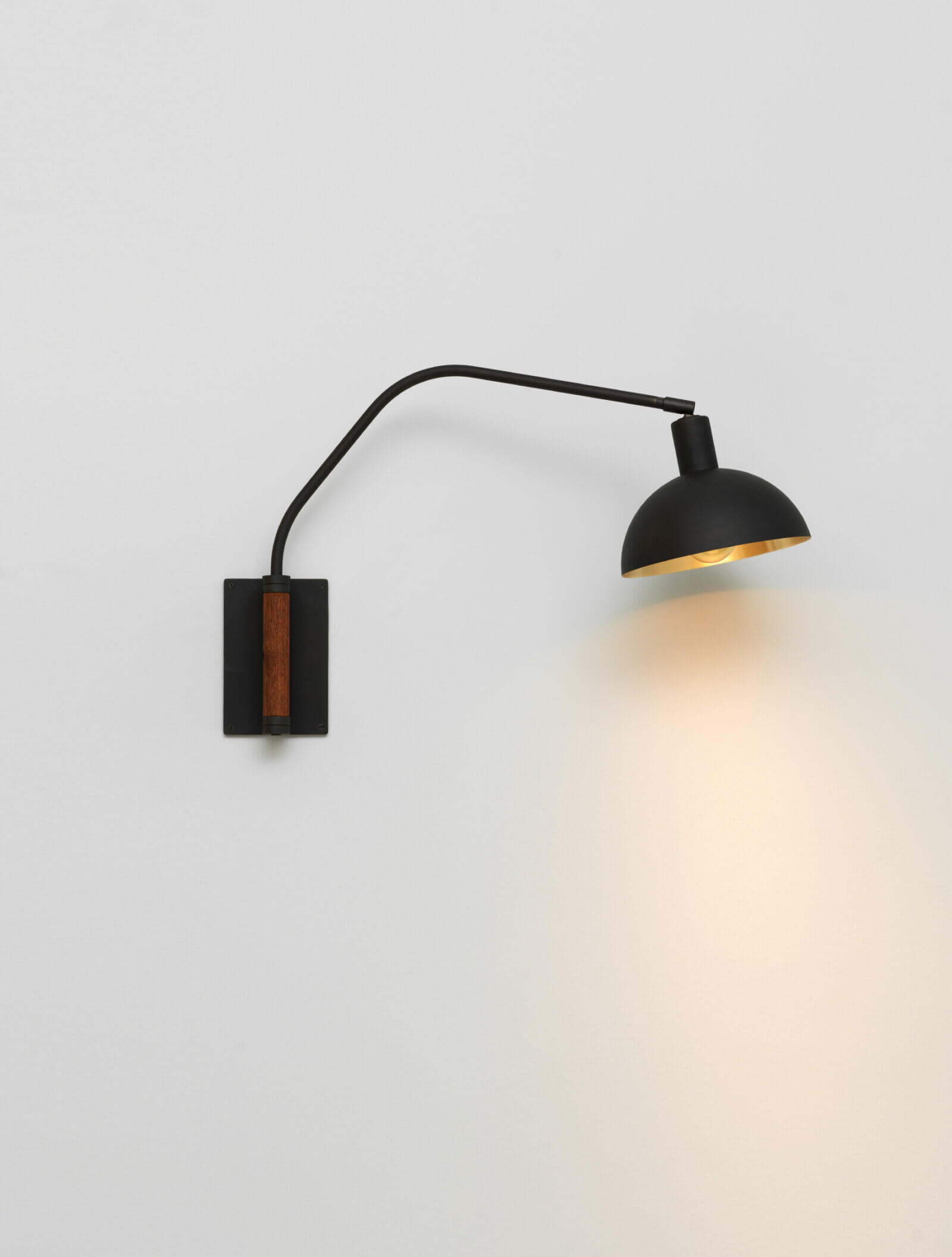 TinnappelMetz-allied-maker-crescent-wall-lamp-02