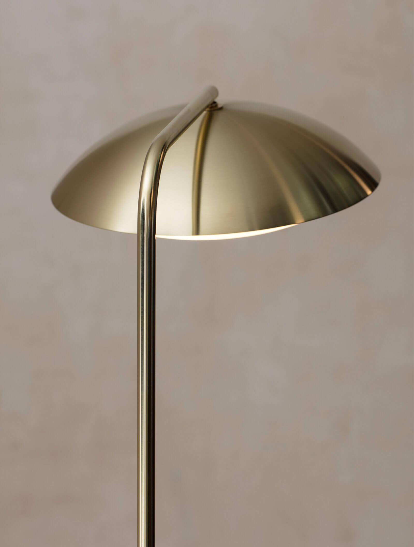 TinnappleMetz-allied-maker-Crest-Floor-Lamp-02