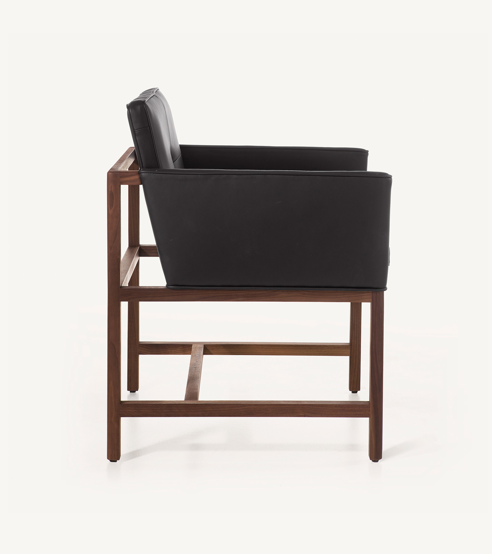 TinnappleMetz-bassamfellows-Wood-Frame-Chair-05